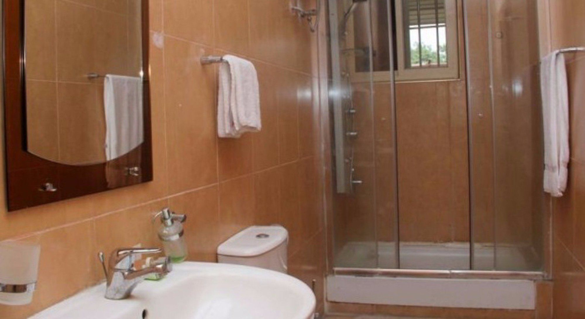 Pelican Hotel Lekki Esterno foto